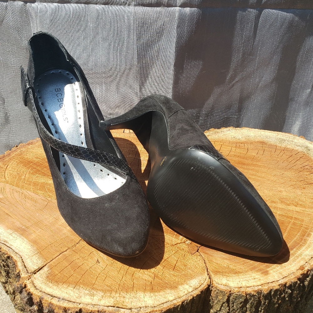 Pumps - Picture 2 of 3